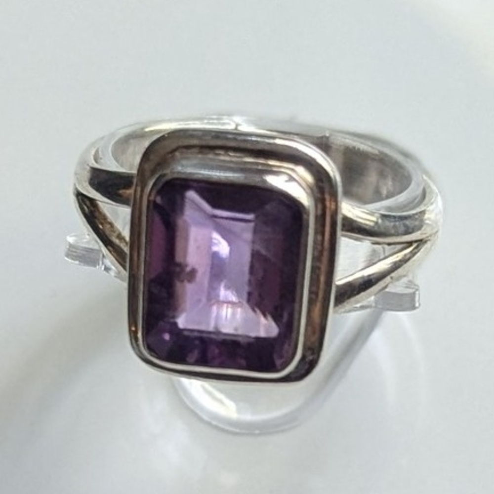 925 Silver Ring with Amethyst Gemstone